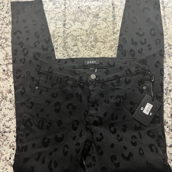 NWT Dkny Women's Black Animal Leopard Print Stretch Casual Skinny Jeans Size 26 - Picture 5 of 5